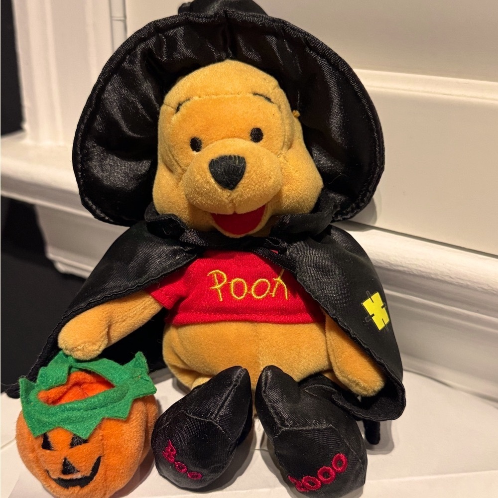 🐭✨ Vintage 2000 Disney Witch Winnie The Pooh Plush – 8” of Halloween Magic! 🎃